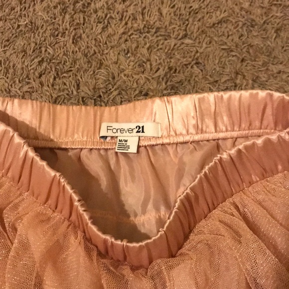 Rose Pink mini skirt forever 21 - Picture 2 of 5